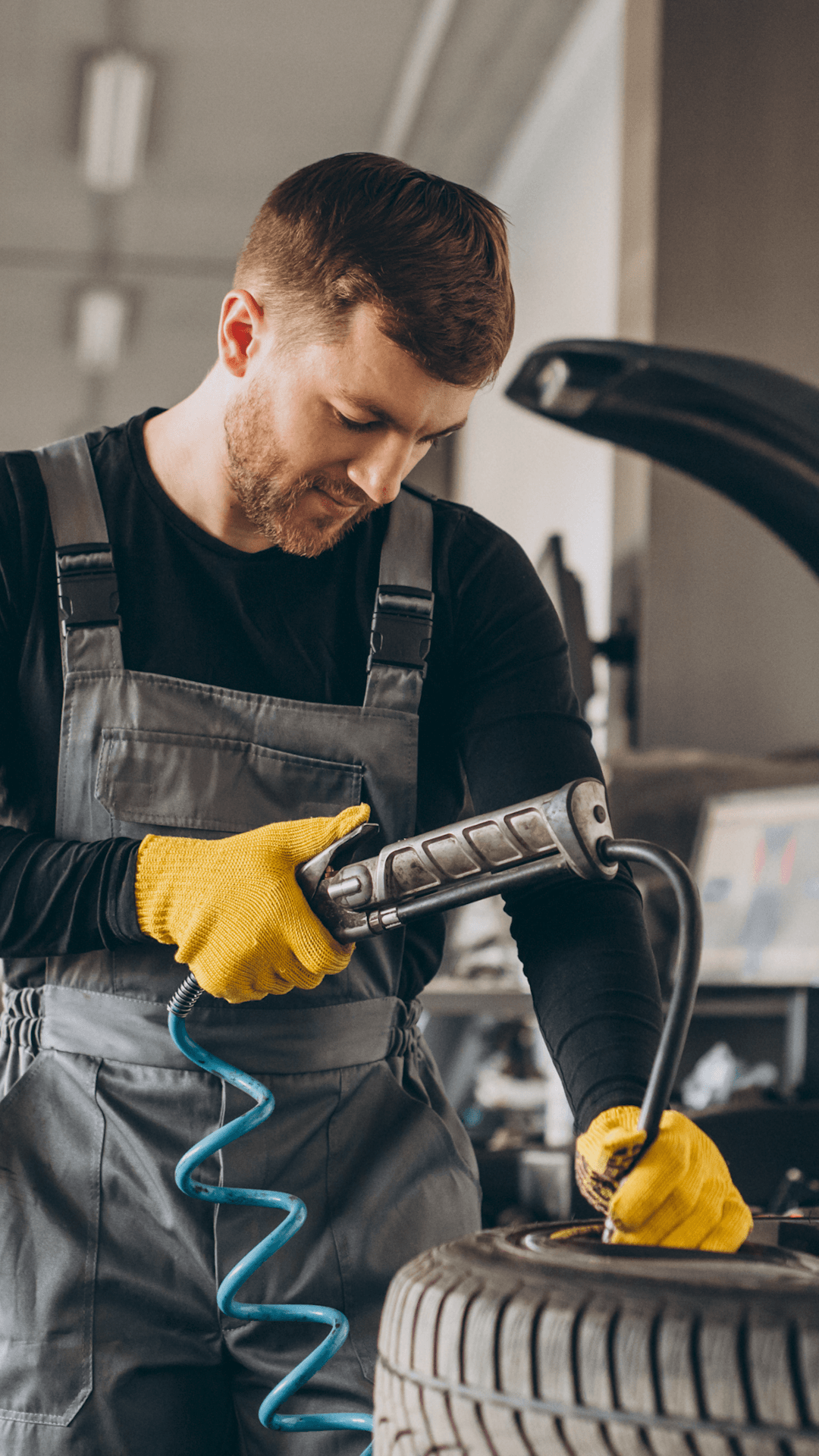 Семьям участников СВО бесплатно заменят шины