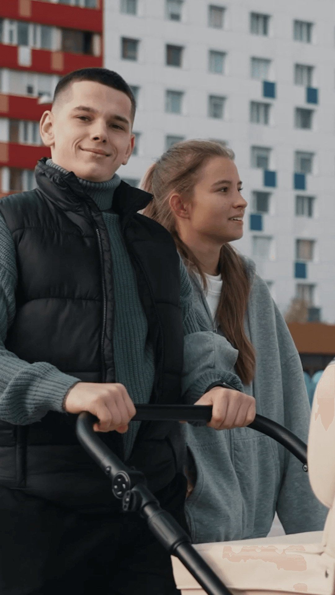 Почему в Новом Уренгое остаётся молодёжь  — смотрите в документальном фильме «Уренгой. Месторождение первых» в группе «Ямал-Медиа» ВКонтакте